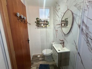 Căn hộ cơ bản | Phòng tắm | Buồng tắm vòi sen 