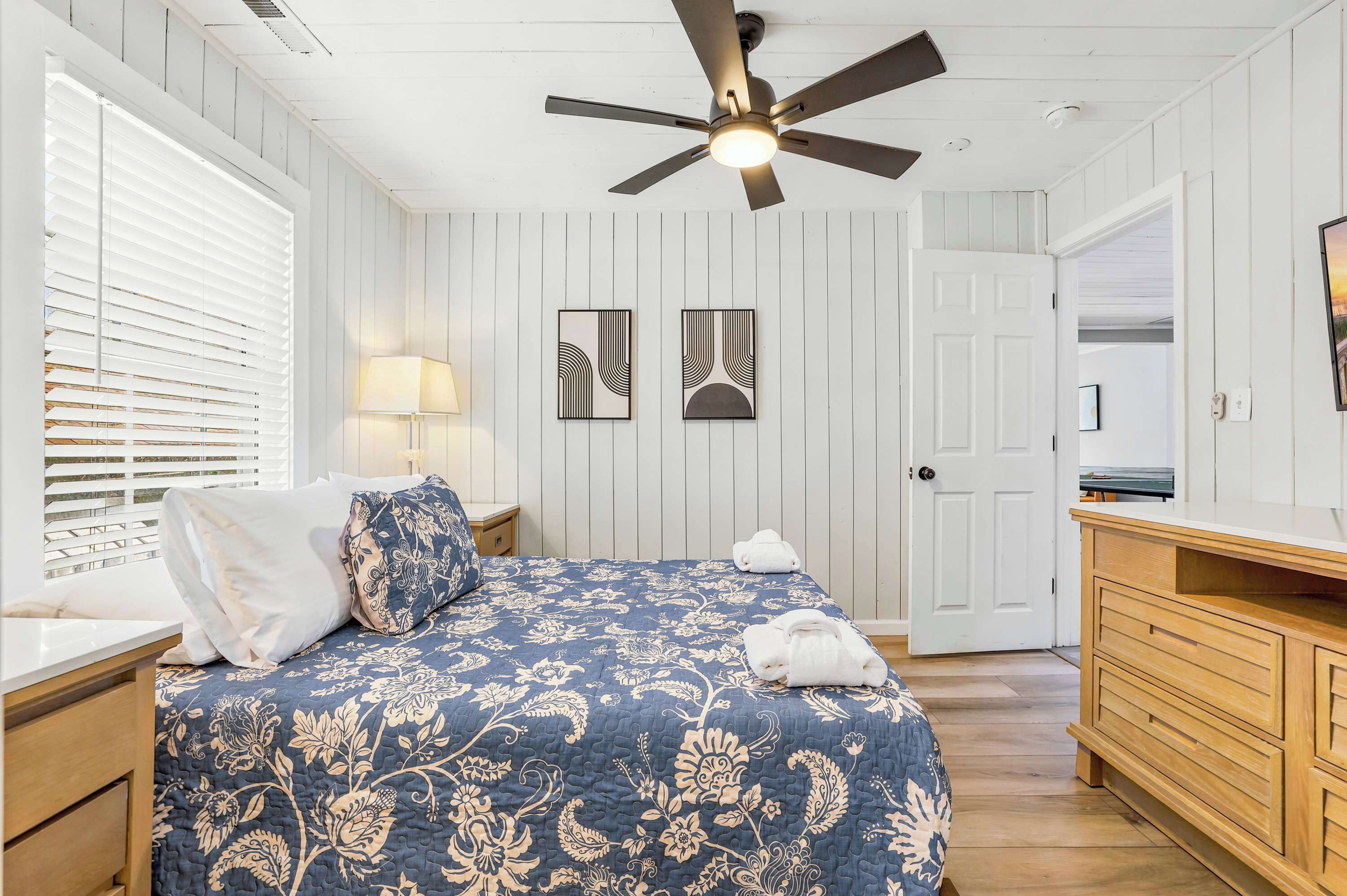 7 bedrooms, iron/ironing board, WiFi, bed sheets