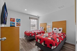 2 bedrooms, iron/ironing board, WiFi, bed sheets - Townhouse with Jacuzzi Disney Univesal Orlando (Kissimmee)