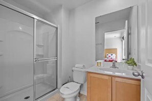 Towels, soap, toilet paper - Townhouse with Jacuzzi Disney Univesal Orlando (Kissimmee)