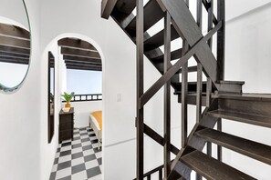 2 habitaciones, escritorio, tabla de planchar con plancha y wifi gratis 