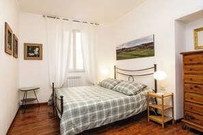 1 habitación, tabla de planchar con plancha y wifi gratis 