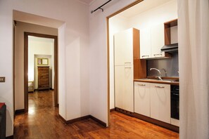 Fridge, microwave, oven, stovetop - Casa Zeffiro - FromHometoRome (Roma)