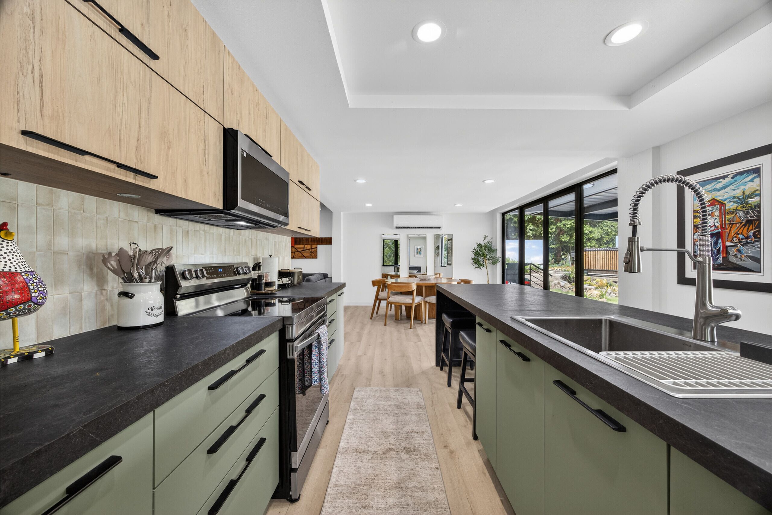 Réfrigérateur, micro-ondes, four, cafetière/bouilloire