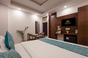 Deluxe Double Room, City View | Free WiFi - Hotel Tark Plaza Near IGI Airport  (New Delhi)