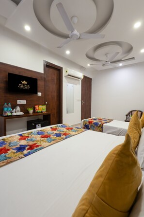 Dobbeltrom – deluxe, byutsikt | Wi-fi (inkludert)