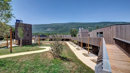 Exterior. Vacancéole Les Chambres des Oiseaux