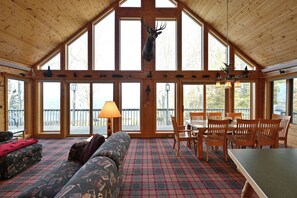Smart TV, DVD player, books - Loon Song on Lost Land Lake | Access to Teal Lake | Trophy Musky Fishing (Hayward)