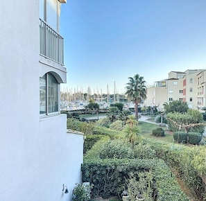 Property grounds - Apartment overlooking Port Malfato (Agde)