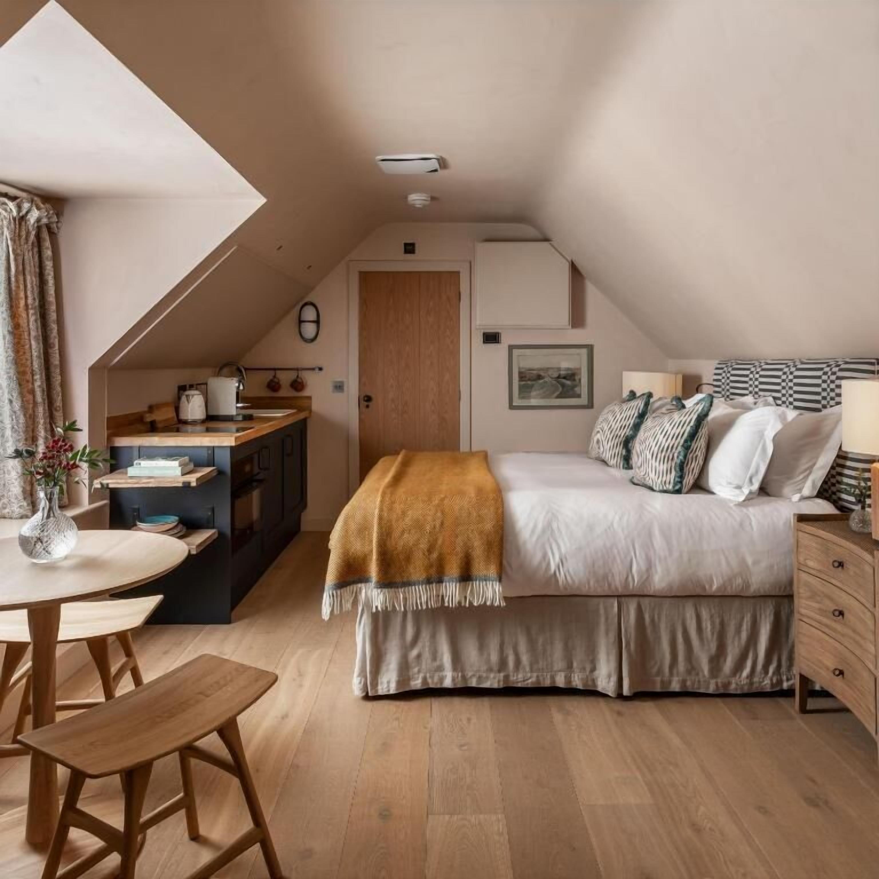 In-room safe, iron/ironing board, free WiFi