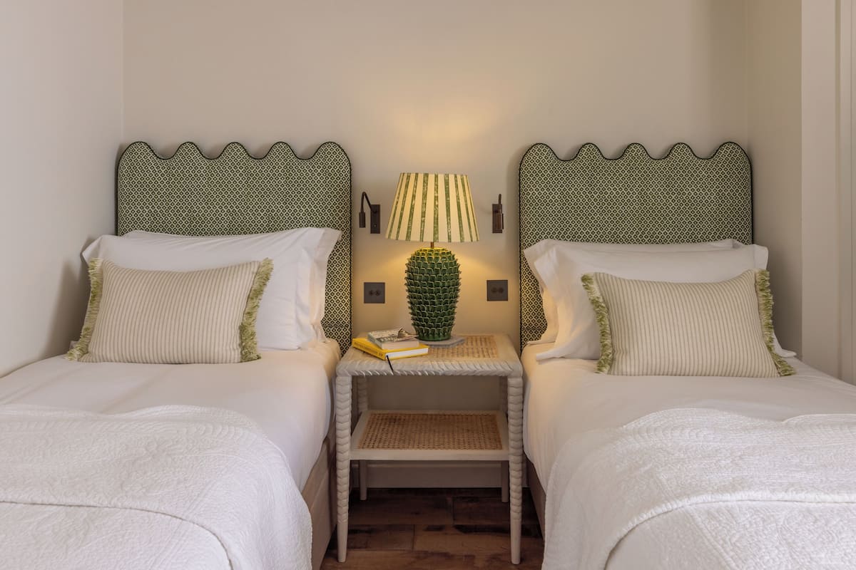 Deluxe Twin Room, Courtyard View