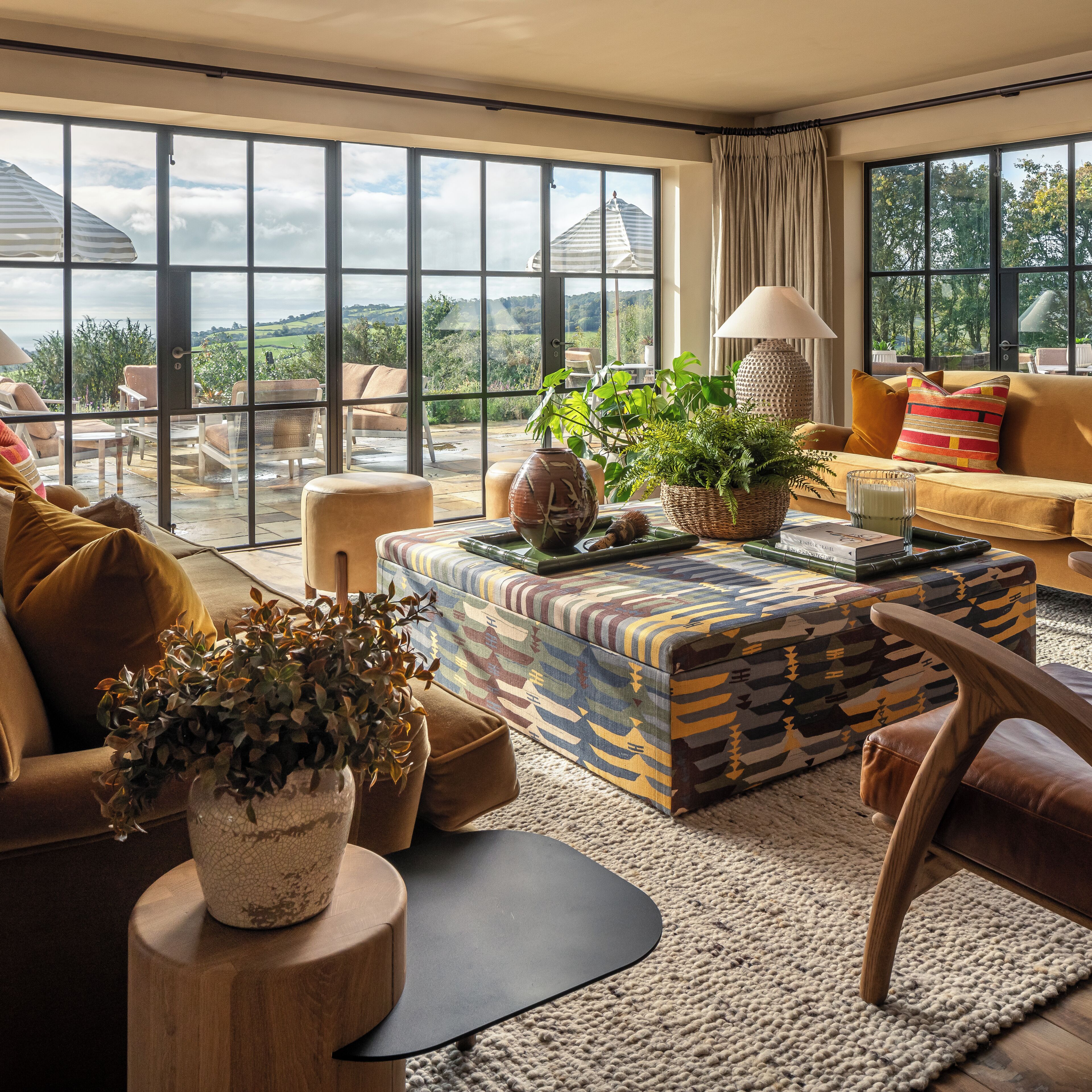 Meja ping pong, buku-buku 