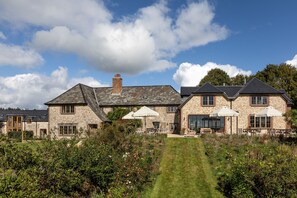 Front of property - Louma Country Hotel (Bridport)