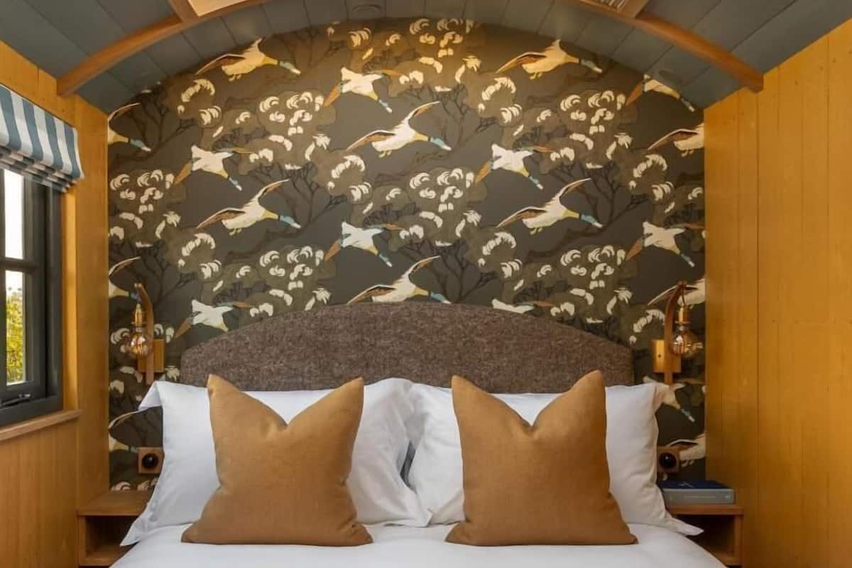 Coffres-forts dans les chambres, fer et planche à repasser