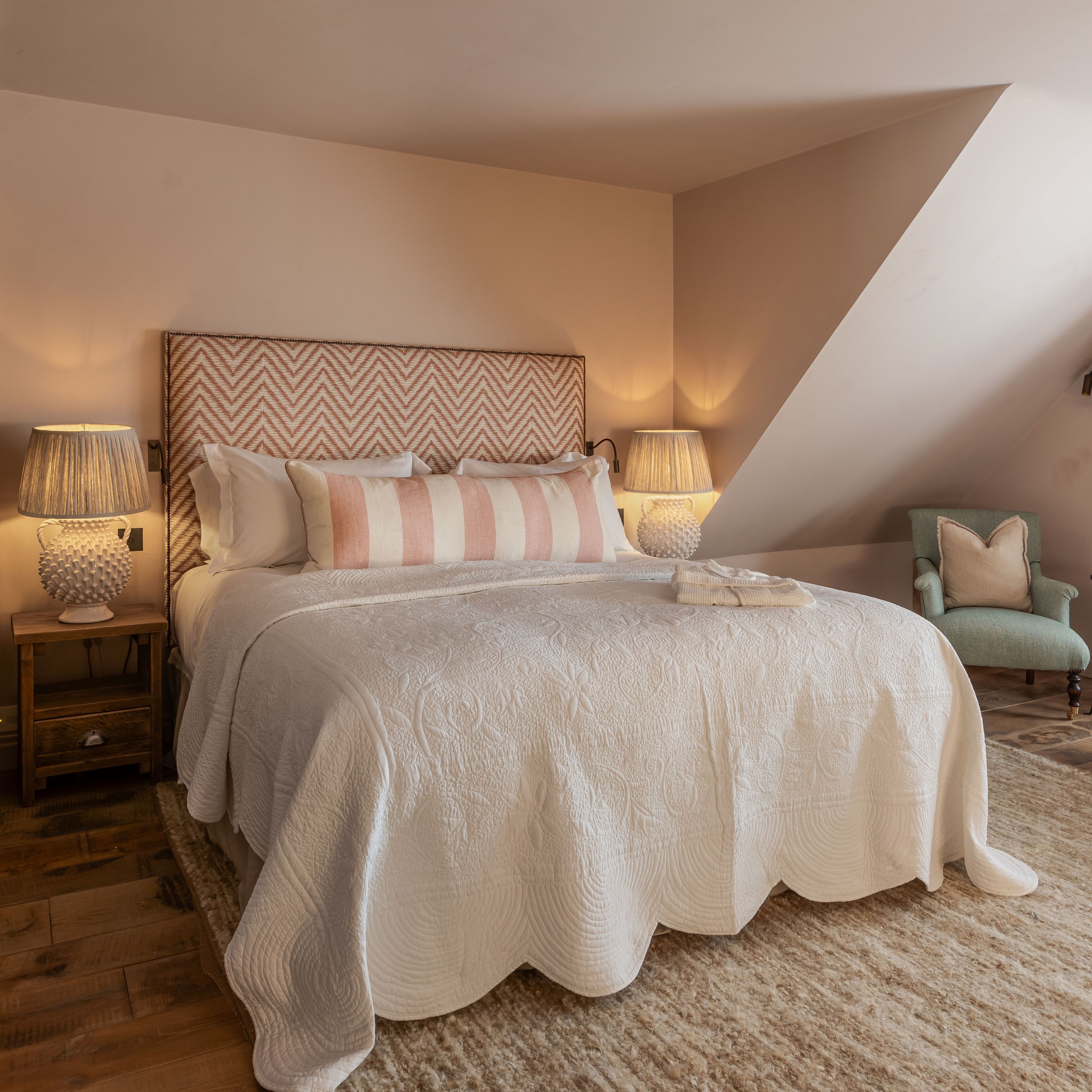 Suite – premium, sjøutsikt | Safe på rommet, strykejern/-brett og wi-fi (inkludert)