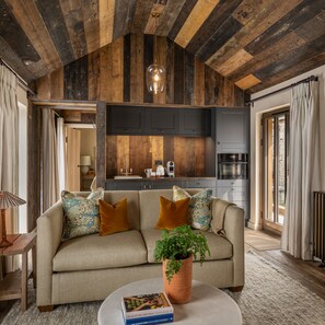 公寓, 露台, 花園景 | 客廳 | 乒乓球設施、書籍