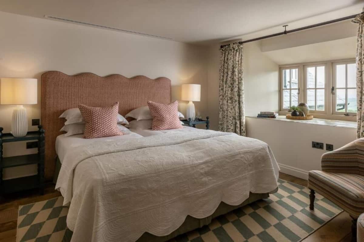 Coffres-forts dans les chambres, fer et planche à repasser