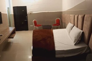 Chambre Double Deluxe, vue ville | Bureau, espace de travail pour ordinateur portable