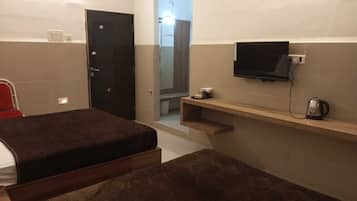 Deluxe Double Room, City View | Desk, laptop workspace, soundproofing, iron/ironing board