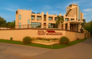 Exterior - HOTEL CRAZY HOME AND RESORT (Jalgaon)