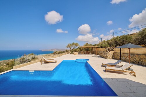 Theasis Suites, Sitia by Comfortbnb