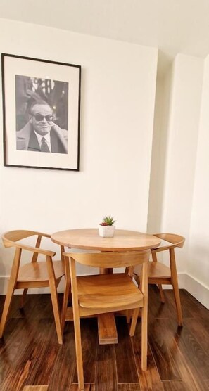 Apartamento, 2 habitaciones | Restauración