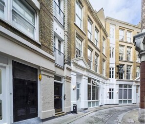 Unclassified image, 5 of 52, button - Clockwork Stay (London)