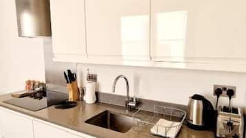 Apartment, 2 Bedrooms | Private kitchen | Toaster