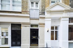 Exterior detail - Clockwork Stay (London)