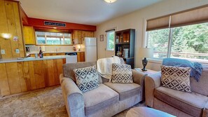 TV, fireplace - Chimney Lake on the River at Wallowa Lake (Joseph)