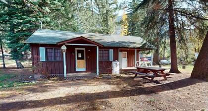 Cozy Frances Lake Retreat | Wallowa Lake Fun