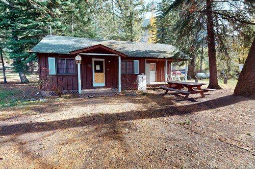 Frances Lake, a charming and cozy vacation rental nestled at Wallowa Lake. Perfect for couples, small families, or friends, this inviting retreat sleeps up to 4 guests, offers comfort, convenience, and easy access to all the area has to offer.