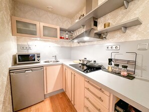 Private kitchen - Stylish 1BR Kalaranna/Walk to Old Town/Port/Cafés (Tallinn)