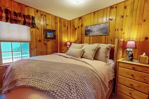 Iron/ironing board, free WiFi, bed sheets - Moccasin Lake is a pet-friendly riverfront cabin on Wallowa Lake, large yard, sleeps 6 (Joseph)