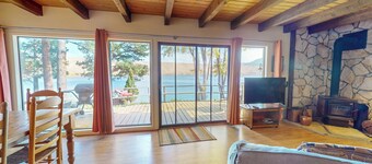 Osprey Cove Lakefront 2BR/2BA on Wallowa Lake