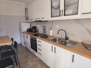 Private kitchen - Casa Dili Stylish 2BR Apartment (Athens)
