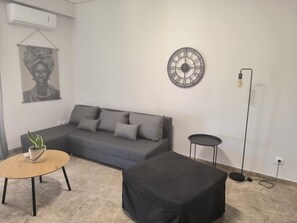 Living area - Casa Dili Stylish 2BR Apartment (Athens)
