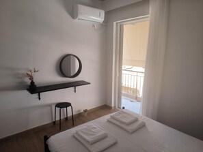 Internet, bed sheets - Casa Dili Stylish 2BR Apartment (Athens)