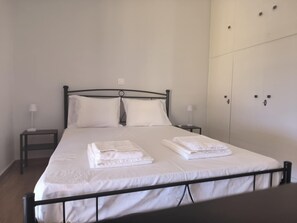 Internet, bed sheets - Casa Dili Stylish 2BR Apartment (Athens)