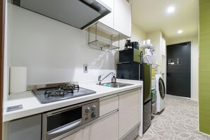 高级双人房, 2 张双人床, 厨房 | 私人厨房 | 冰箱、微波炉、炉灶、电热水壶