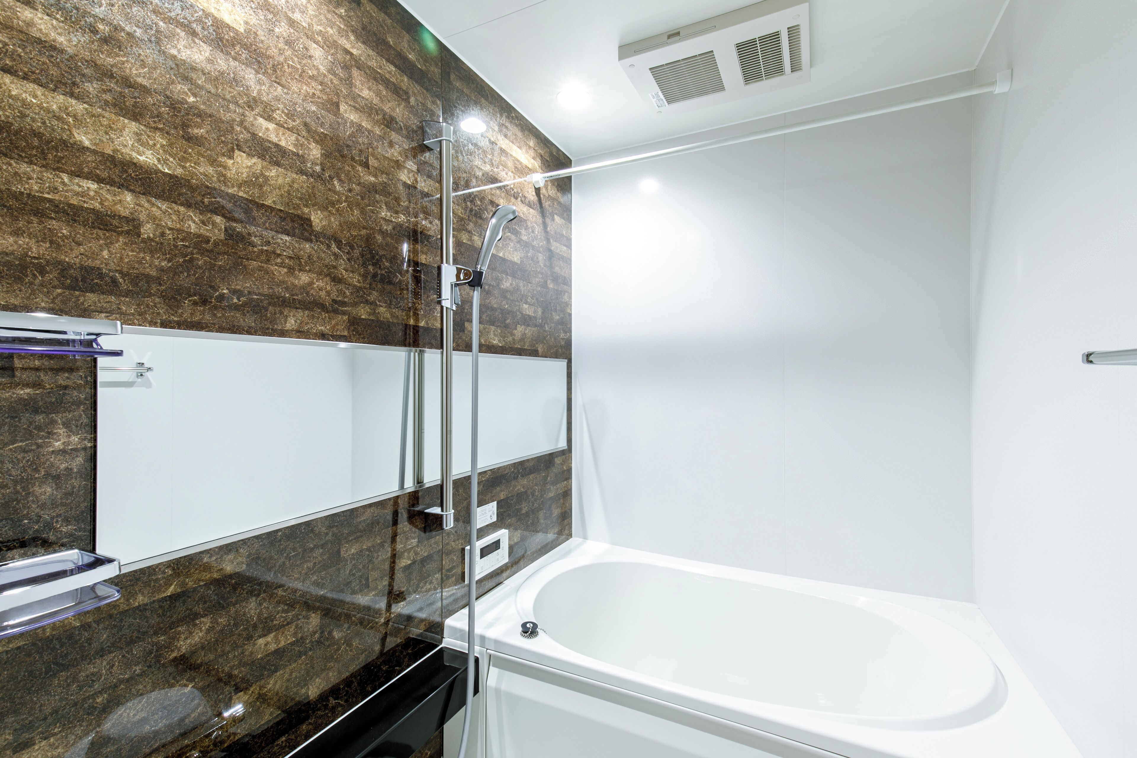 Combined shower/tub, free toiletries, hair dryer, slippers