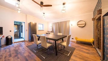 Appartement, 2 slaapkamers, uitzicht op binnenplaats | Dineren