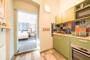 Apartment, Courtyard View | Private kitchen | Electric kettle