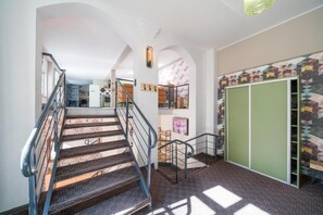 Apartment, Blick auf den Innenhof | Innenbereich