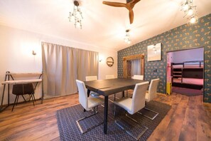 Appartement, 2 chambres, vue cour intérieure | Restauration