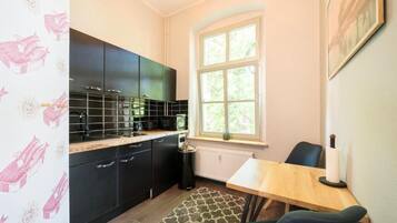 Apartment, Blick auf den Innenhof | Eigene Küche | Wasserkocher