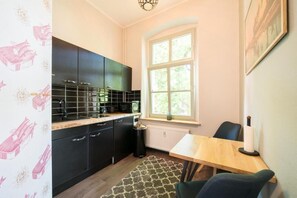 Apartment, Courtyard View | Private kitchen | Electric kettle