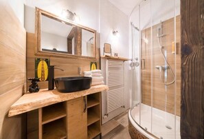 Appartement, vue sur la cour intérieure | Salle de bain
