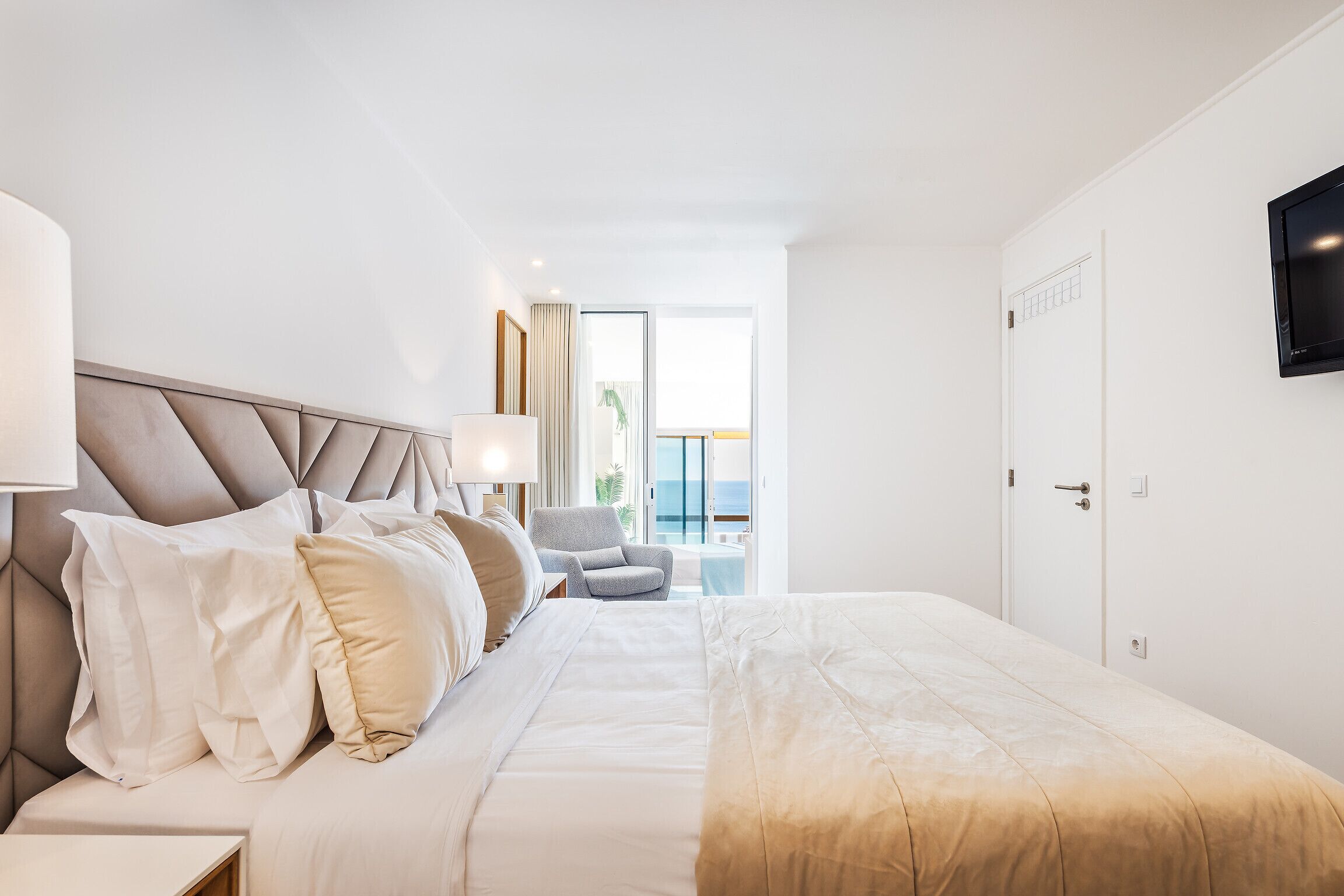 1 chambre, coffres-forts dans les chambres, fer et planche à repasser