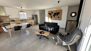 TV - “Villa des Bourdaines” with Private Pool – Conciergerieland (Vielle Saint-Girons)